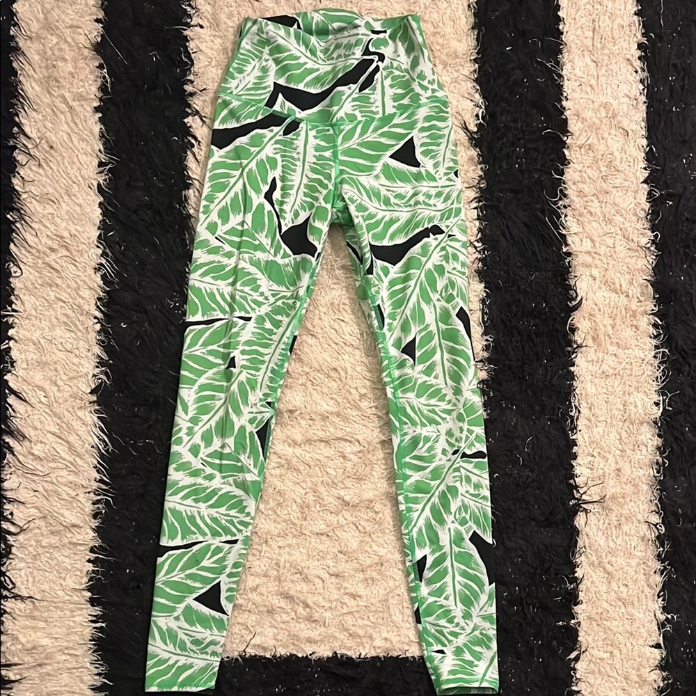 Green Alo Leaf Print Leggings
